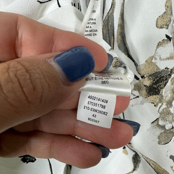 2/$30 White House Black Market Floral Print V-Neck Blouse Small #A0397 - Picture 7 of 9